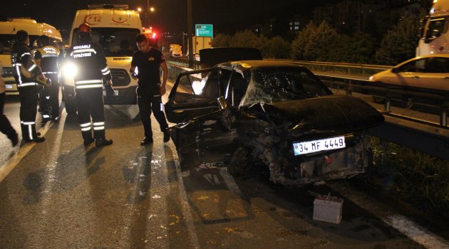 Kocaeli'de otomobil yolcu otobüsüne çarptı: 2 yaralı