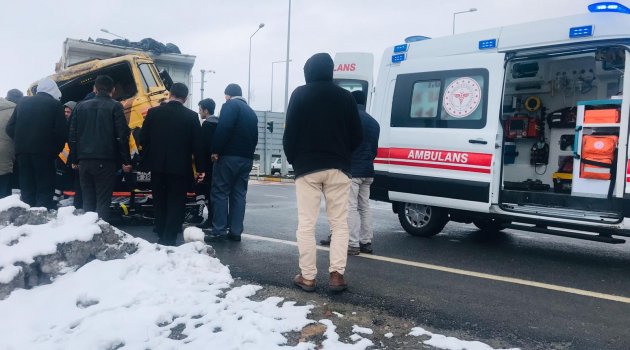 Konya'da kamyonla tır çarpıştı: 1 yaralı