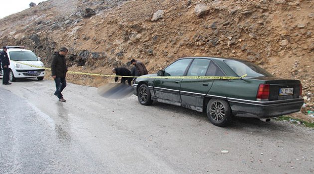 Konya'da yol kenarında tabancayla başından vurulmuş ceset bulundu.