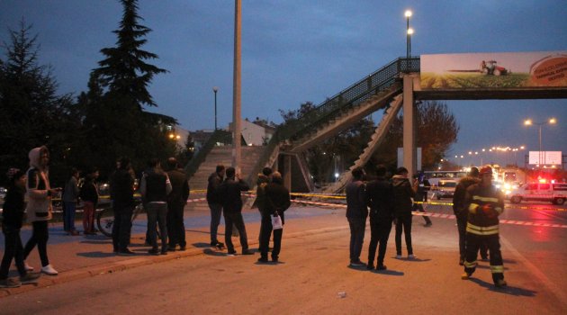Konya'da üst geçit merdiveni çöktü: 1 yaralı