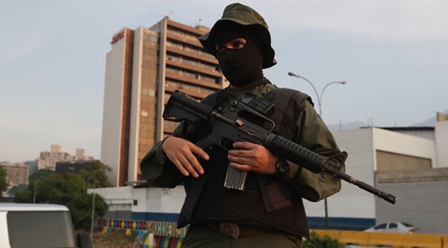 Maduro güçlerinden darbeci muhalif Leopoldo Lopez'in evine baskın