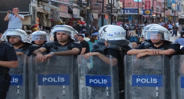 MALATYA'DA "BAYRAK İNDİRME" GERGİNLİĞİ