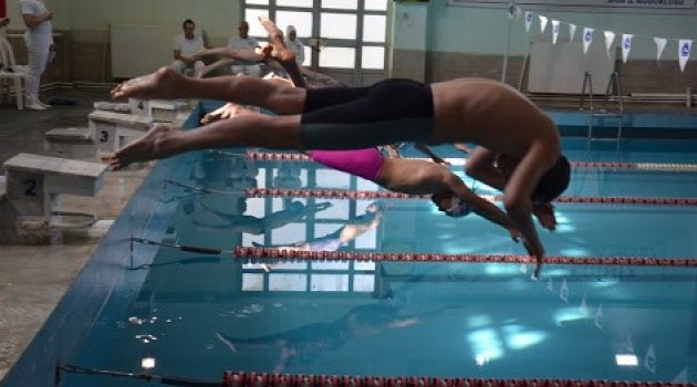 Malatya'da yüzme grup müsabakaları