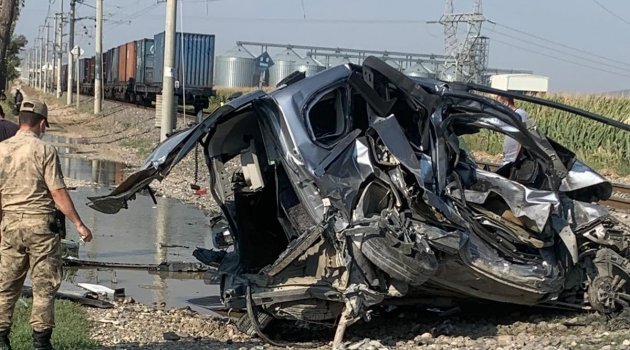Malatya seferini yapan trenin çarptığı araç sürücüsü öldü