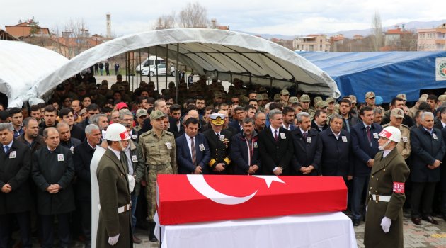 Azez şehidine göz yaşlı veda