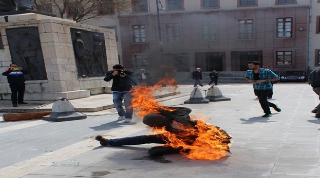 Malatya valiliği önünde kendini ateşe verdi