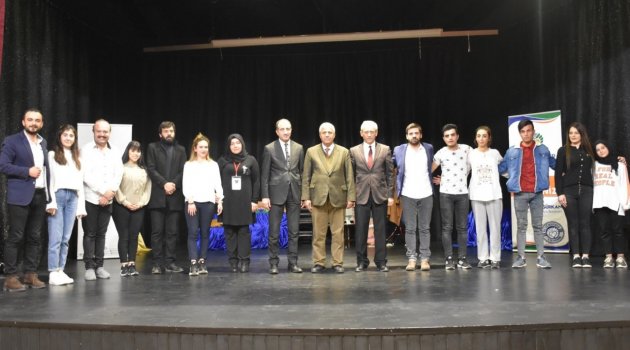 Malatya'da "Bağımlı Değiliz" adlı tiyatro oyunu