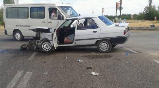 Malatya'da İki Otomobil Çarpıştı