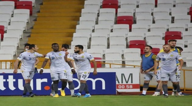 YMS'den deplasmanda 3 altın puan!