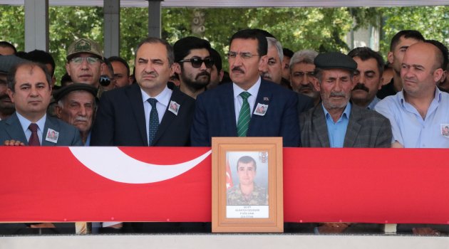 Malatya şehidini göz yaşları ile uğurladı