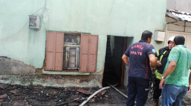 Manisa'da kahreden yangın: 2 kardeş yanarak can verdi