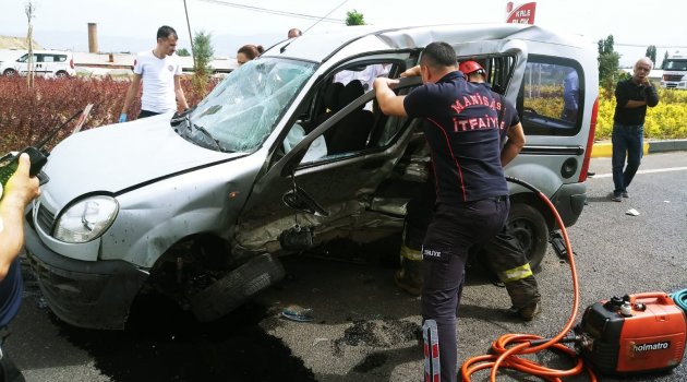 Manisa'da trafik kazası: Biri ağır 2 yaralı