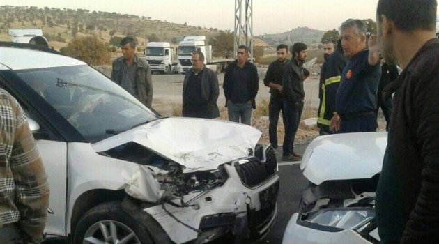 Mardin'de iki araç çarpıştı: 1'i ağır 5 yaralı