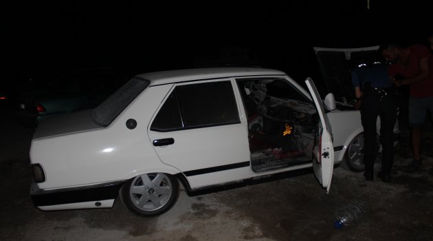 Menteşe'de park halindeki araç yandı