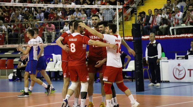 Milliler Slovakya'yı 3-0'la geçti