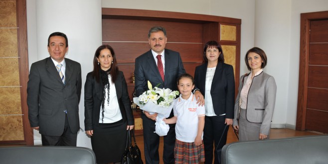Minik öğrenciler yönetici koltuklarını devraldılar