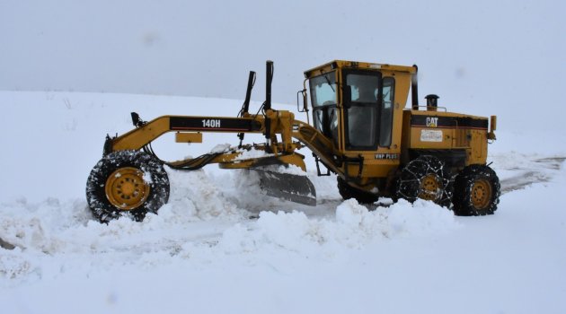 Muş'ta kardan kapanan köy yolları ulaşıma açılıyor