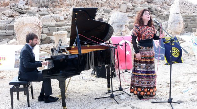 Nemrut Dağı'nda piyano konseri
