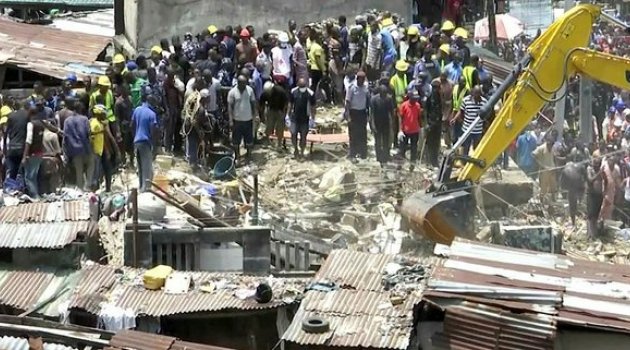 Nijerya'da yüzlerce kişi çöken binanın enkazı altında kaldı