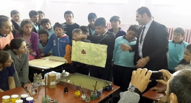 ÖĞRENCİLER EBRU SANATI İLE TANIŞTI