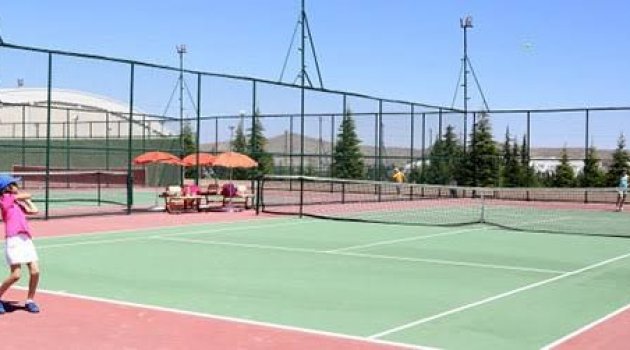 Okullar Arası Teniste dereceye girenler belli oldu