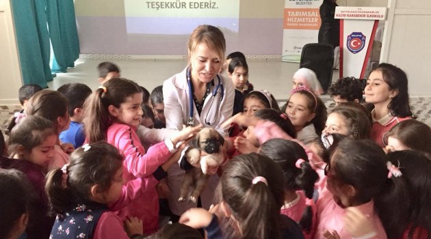 Okullarda çocuklara hayvan sevgisi anlatılıyor