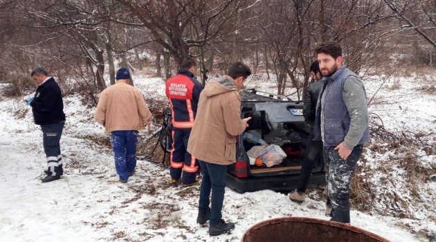 Otomobil ağaca çarptı: 5 yaralı