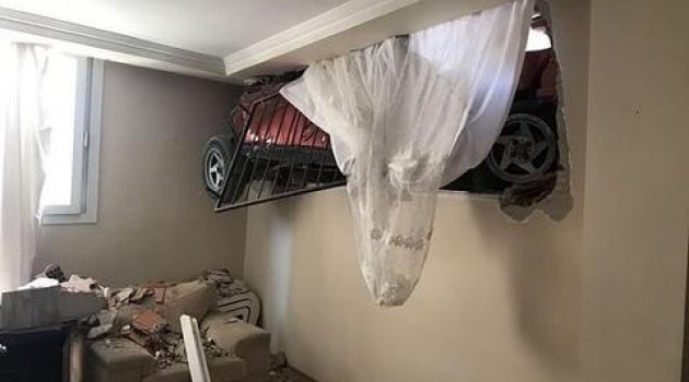 Otomobil evin odasına daldı herkes şok oldu