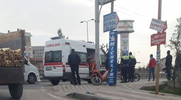 Otomobil ile Motosiklet Çarpıştı: 1 Yaralı