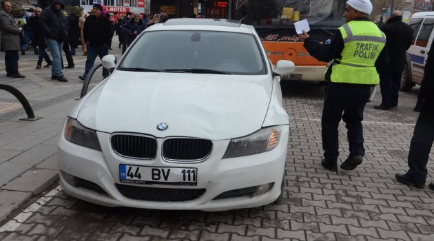 Otomobil Durağa Daldı: 1 Ölü