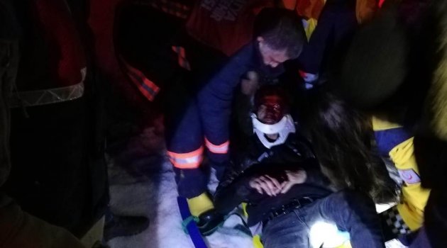 Otomobil şarampole yuvarlandı