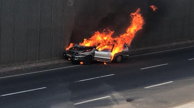 Otomobilin alev alev yandığı kazada can pazarı yaşandı