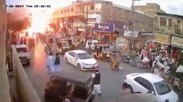Pakistan'da çekçekli patlama: 7 yaralı