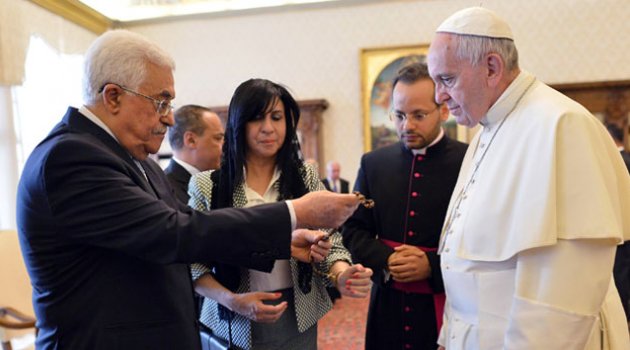 Papa, Filistin Devlet Başkanı Abbas'la görüştü