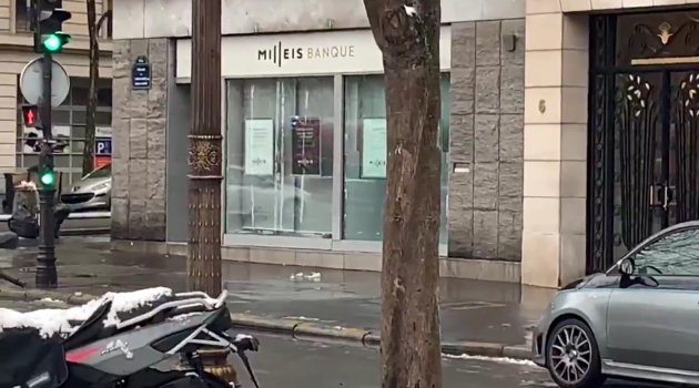 Paris'te film sahnelerini aratmayan banka soygunu