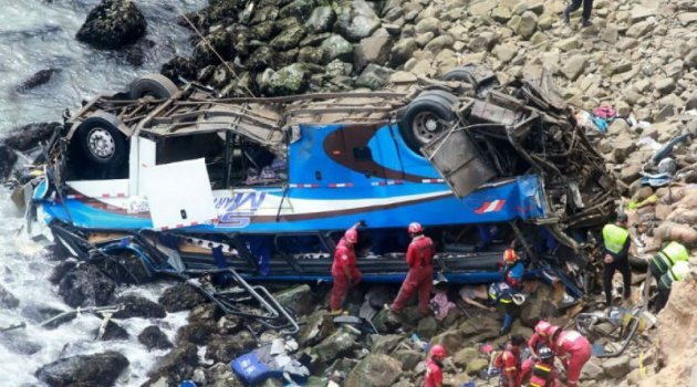 Peru'da otobüs devrildi: 10 ölü, 30 yaralı