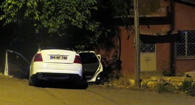 POLİSTEN KAÇAN OTOMOBİL BAHÇEYE DALDI