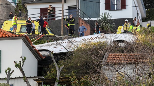 Portekiz'de otobüs devrildi, 28 kişi öldü