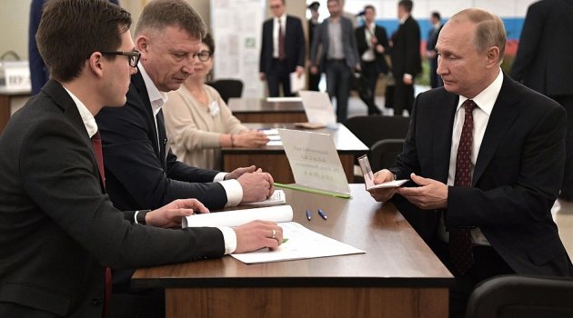 Rusya'da halk yerel seçimler için sandık başına gitti