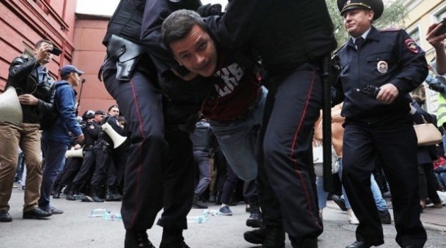 Rusya'da yerel seçimler öncesi protesto: 25 gözaltı