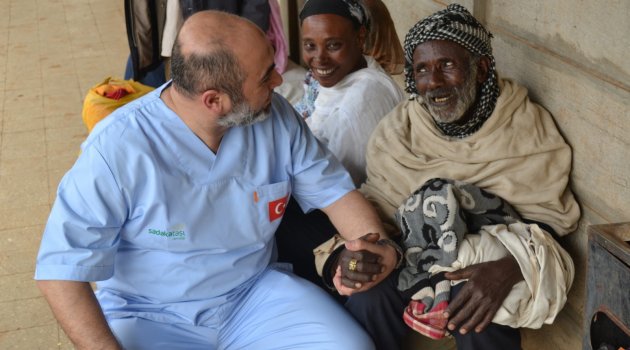 Sadakataşı Derneğinde Etiyopya'da katarakt ameliyatı