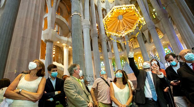 Sagrada Familia Bazilikası yeniden açıldı