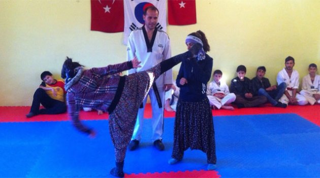 Şalvarlı tekvandocular başarılara imza atıyor