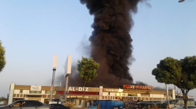 Şanlıurfa'da yapı markette büyük yangın