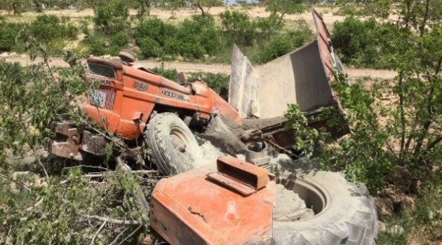 Şarampole devrilen traktörün sürücüsü hayatını kaybetti