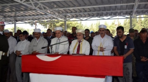 Şehit asker bayram günü son yolculuğuna uğurlandı