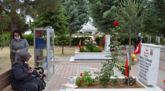 Şehitliklerde hüzünlü ziyaretler!