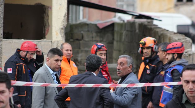 Siirt'te metruk binanın bir bölümü çöktü: 3 çocuk yaralı