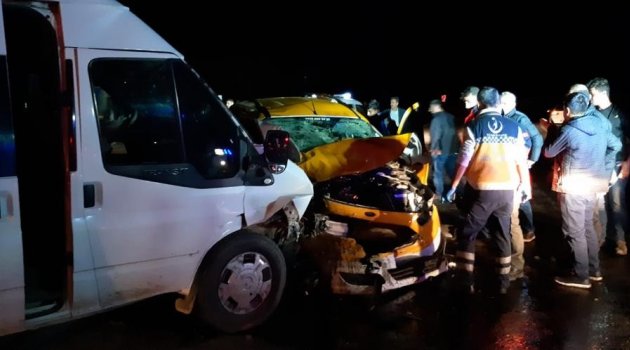 Siirt'te iki araç çarpıştı: 8 yaralı