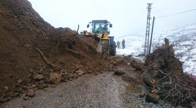 Sincik-Malatya karayolunda heyelan